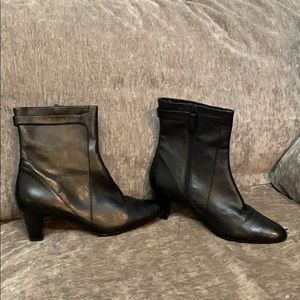Black heeled boots